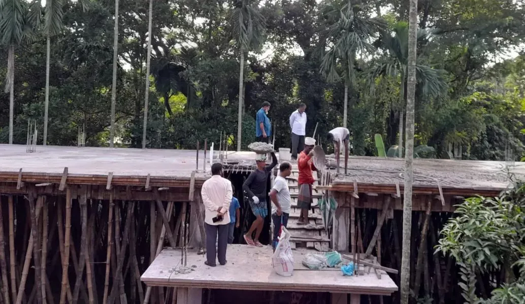 স্বপ্নও জানালার কাচ